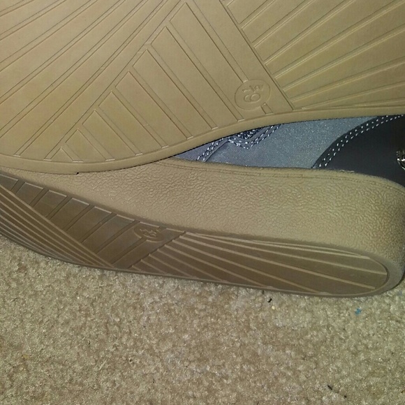 Grey Juicy Couture sneakers - Picture 4 of 4